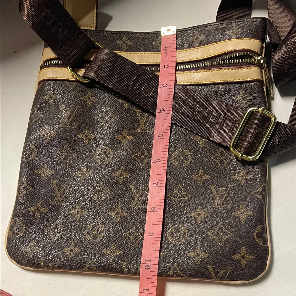 Stylish Monogram Brown Messenger Bag - Picture 3 of 11